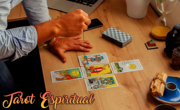 ¿Es el tarot espiritual? Una mirada honesta a las cartas