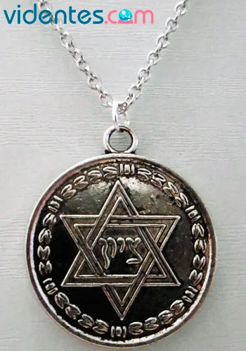 Colgante de plata con la estrella de cinco puntas del Tetragramatón